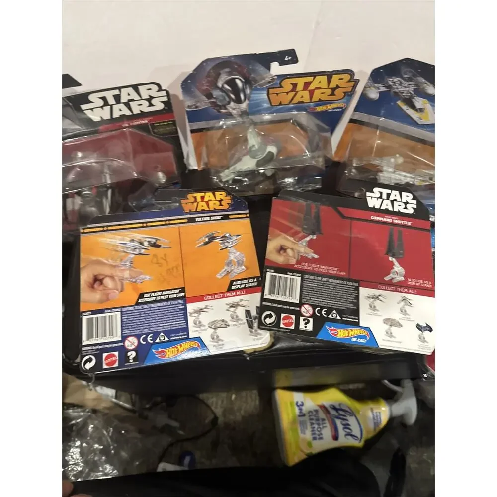 Lot of 8 Hot Wheels Star Wars Die-Cast Vehicles New in Package